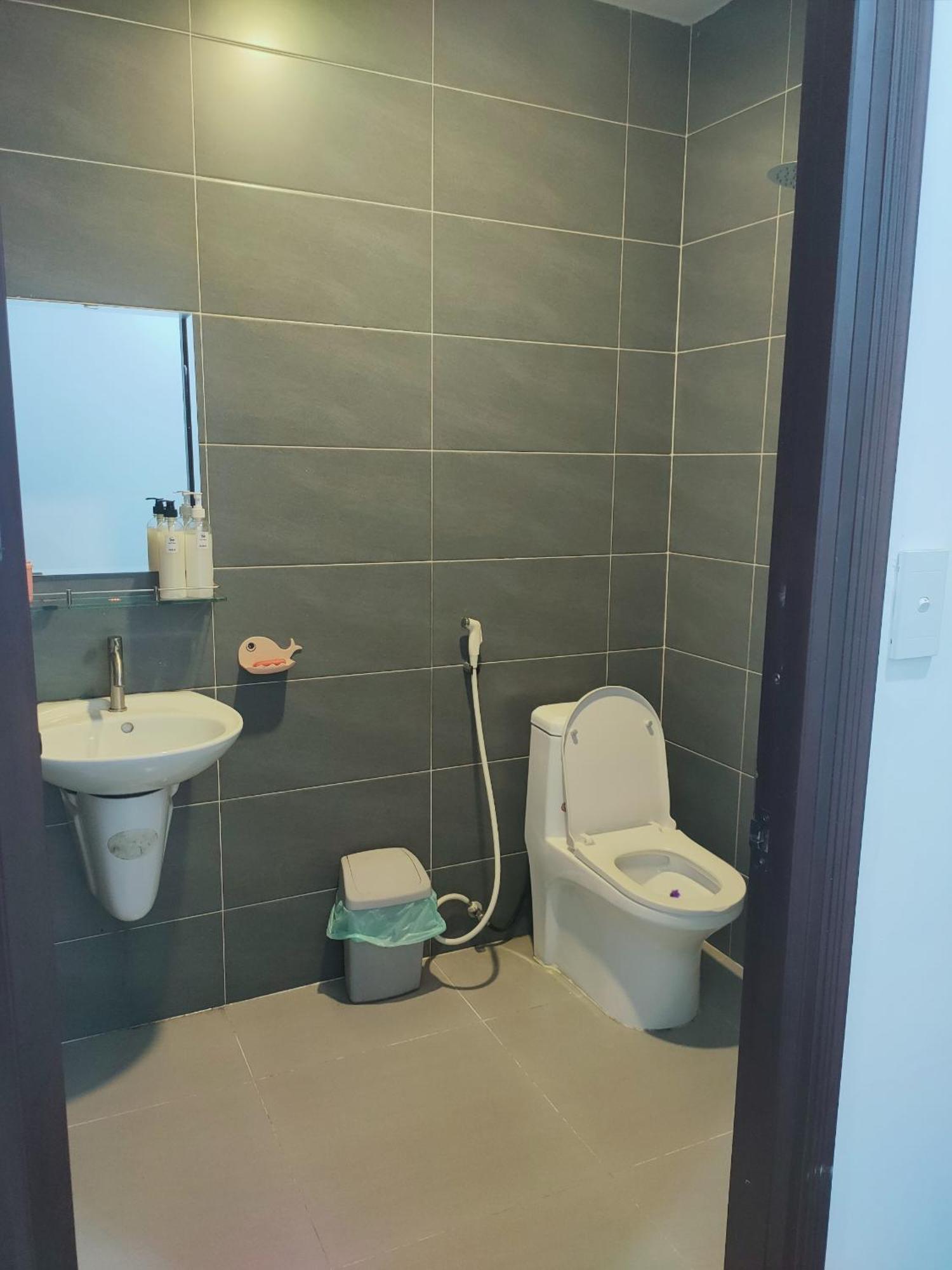 Capsule hotel Start House Capsule 5 Min Walk To The Airport *
