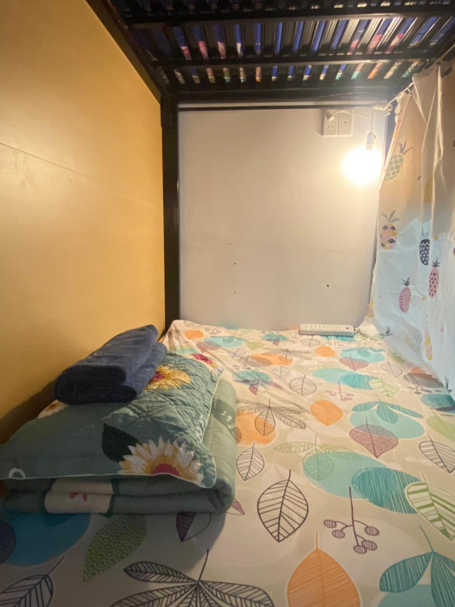 Capsule hotel Start House Capsule 5 Min Walk To The Airport *